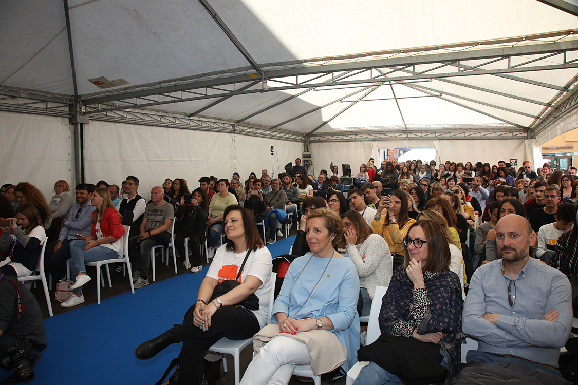 Festival della TV e dei Nuovi Media 2019_255.jpg - Real Time, la Tv delle meraviglie Un  racconto di storie e persone reali con contenuti attuali e uno stile innovativo in costante evoluzione,  ci porta con i suoi protagonisti nel mondo meraviglioso di due programmi divenuti ormai cult:  “Il Castello delle cerimonie” e “Il Salone delle Meraviglie”.Federico Lauri, Imma Polese, Gesualdo Vercio con Alessandra Comazzi.